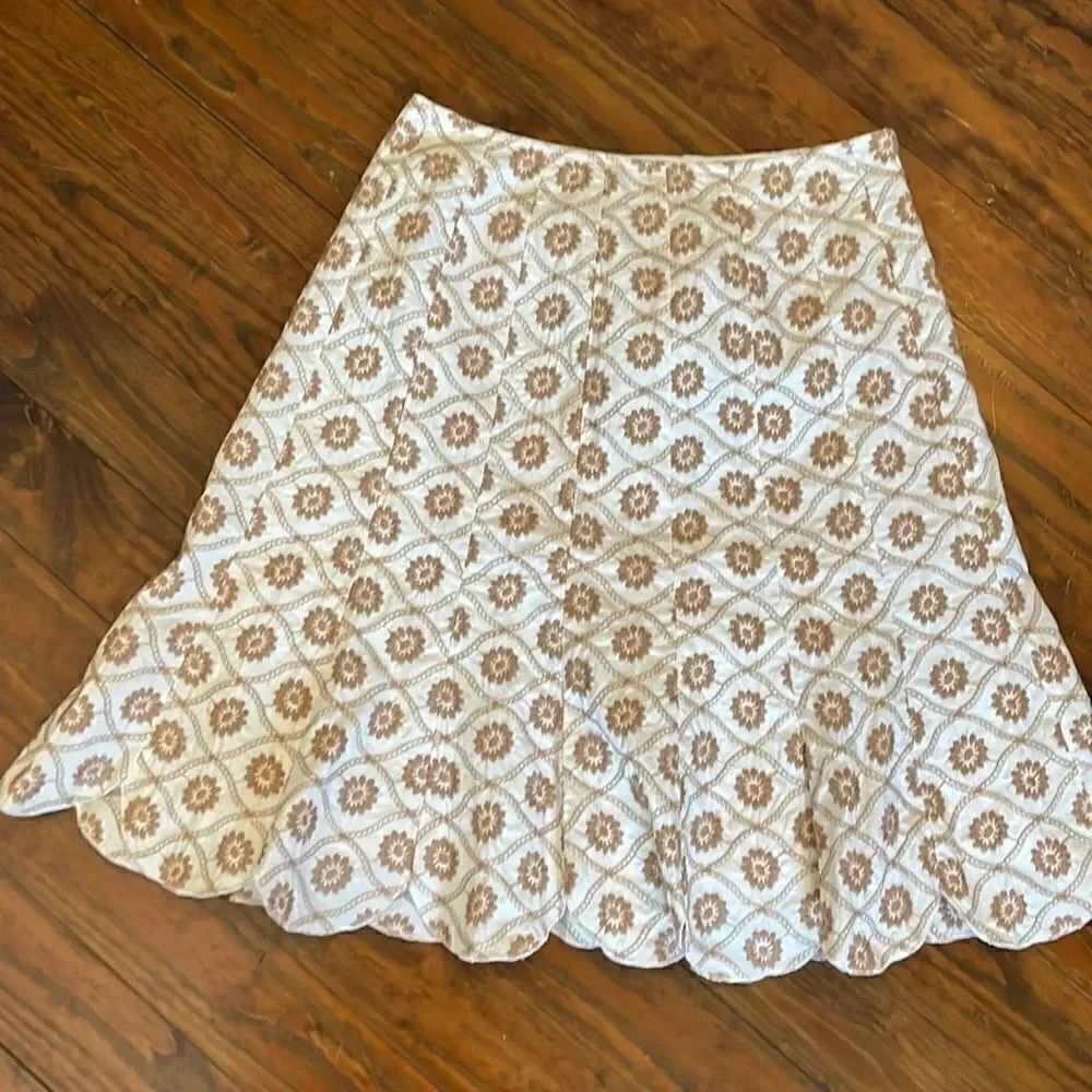Kelly and Diane scalloped edge skirt size 4 fully lined